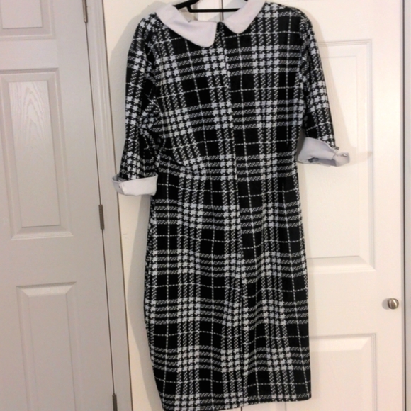 Women's Plus Size Red/Floral Printed Midi - Picture 5 of 9